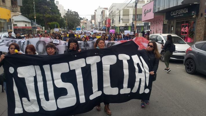 Movilización en reclamo de Justicia tras denunciar a un docente por abuso