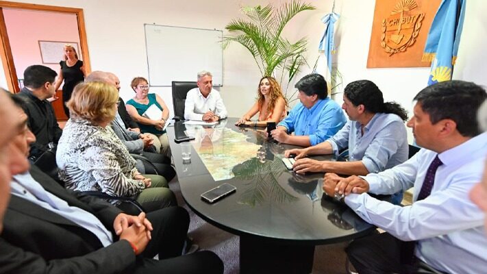 Arcioni evaluó plan de obras con intendentes y presidentes de comunas rurales