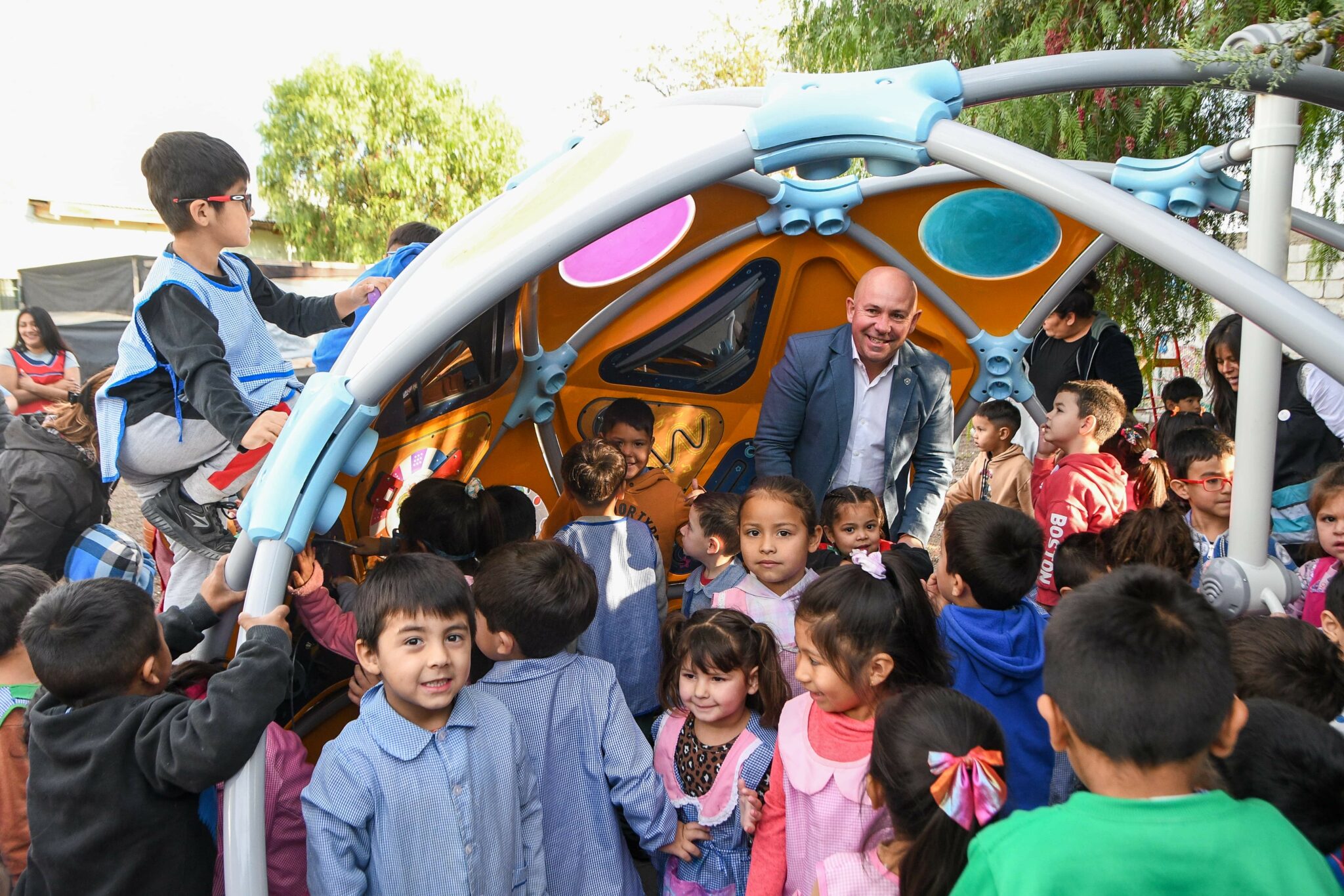 La escuela “Pichi Ñekum” inauguró su “domo cósmico”