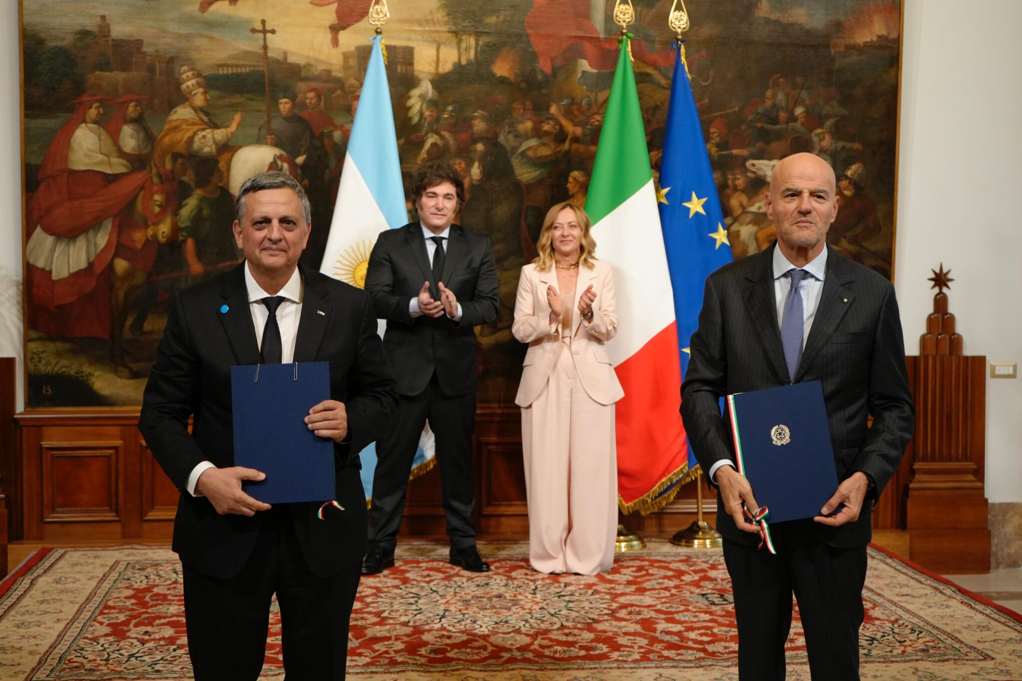 Argentina e Italia sellan acuerdo sobre exportación de GNL