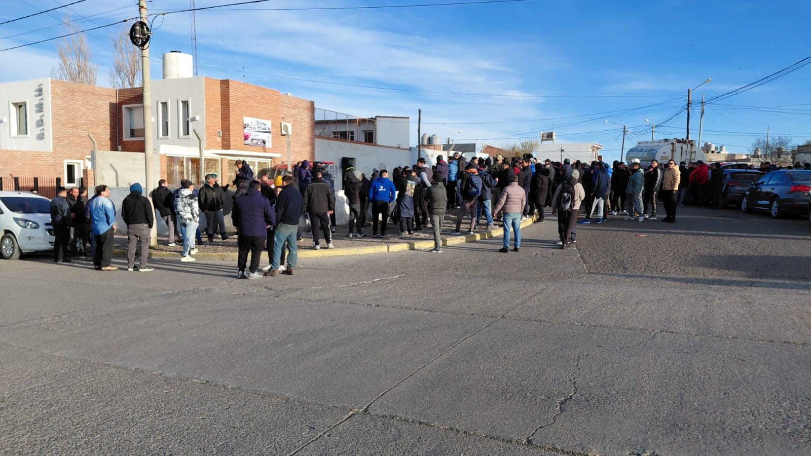 Conflicto pesquero: Aumenta la tensión y marineros endurecen las protestas