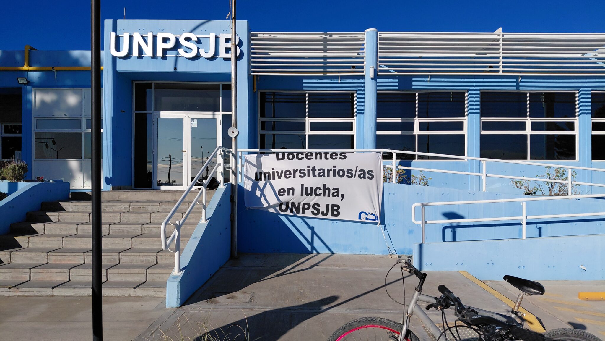 Docentes de la UNPSJB en Puerto Madryn se suman al paro nacional por la universidad pública