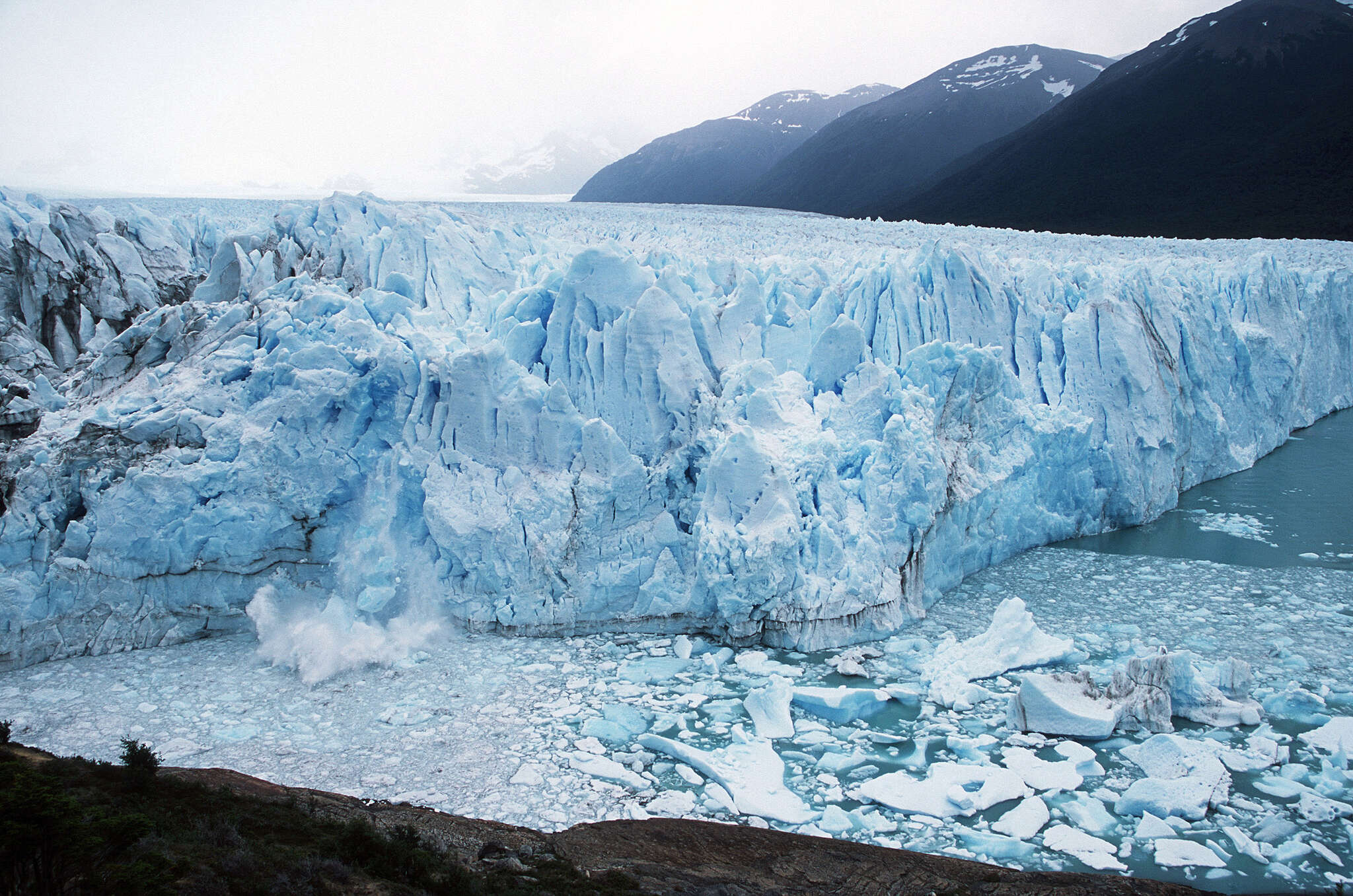 Por decreto, el presidente Milei modificará la Ley de Glaciares