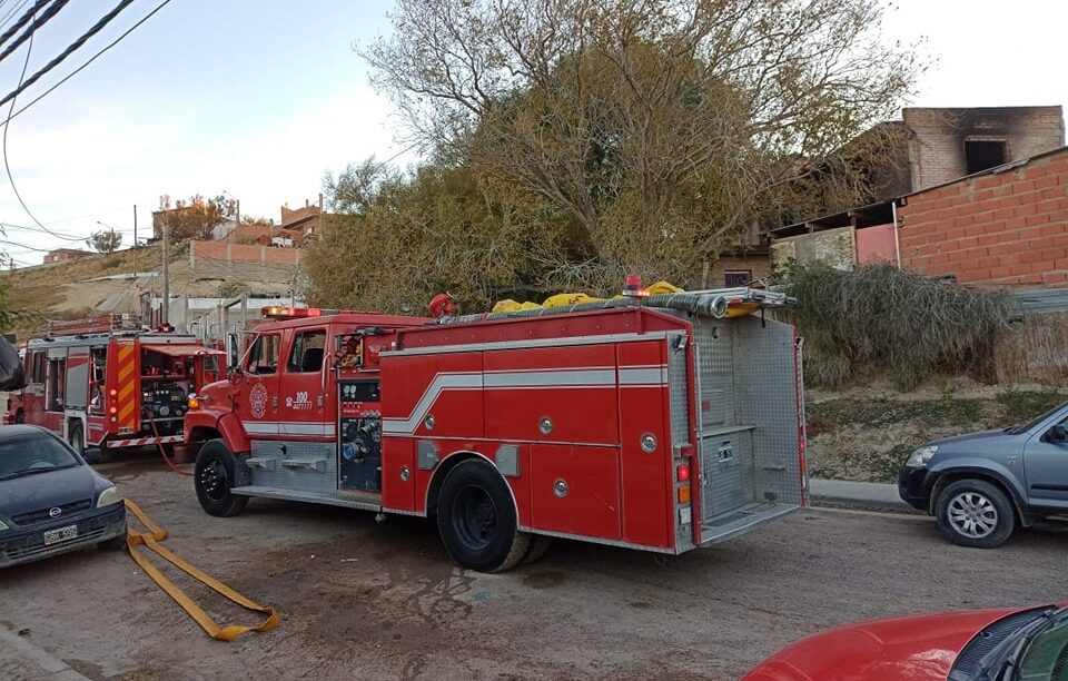 Impactante incendio de vivienda en Puerto Madryn
