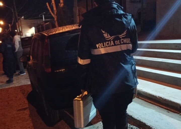 Intentó robar un auto y fue reducido por los vecinos