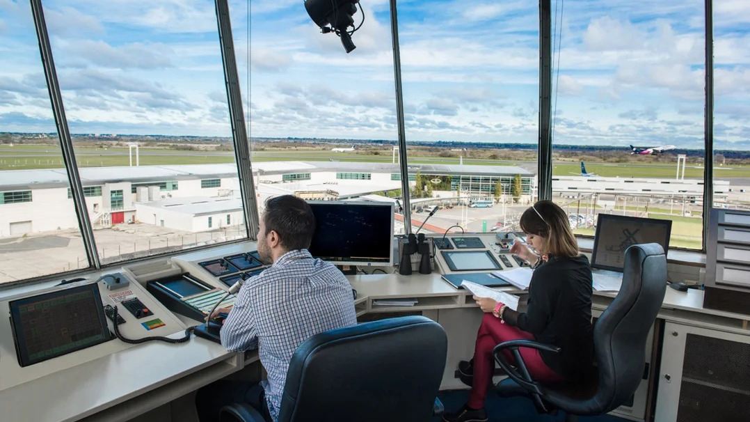 Controladores aéreos anticipan medidas de fuerza