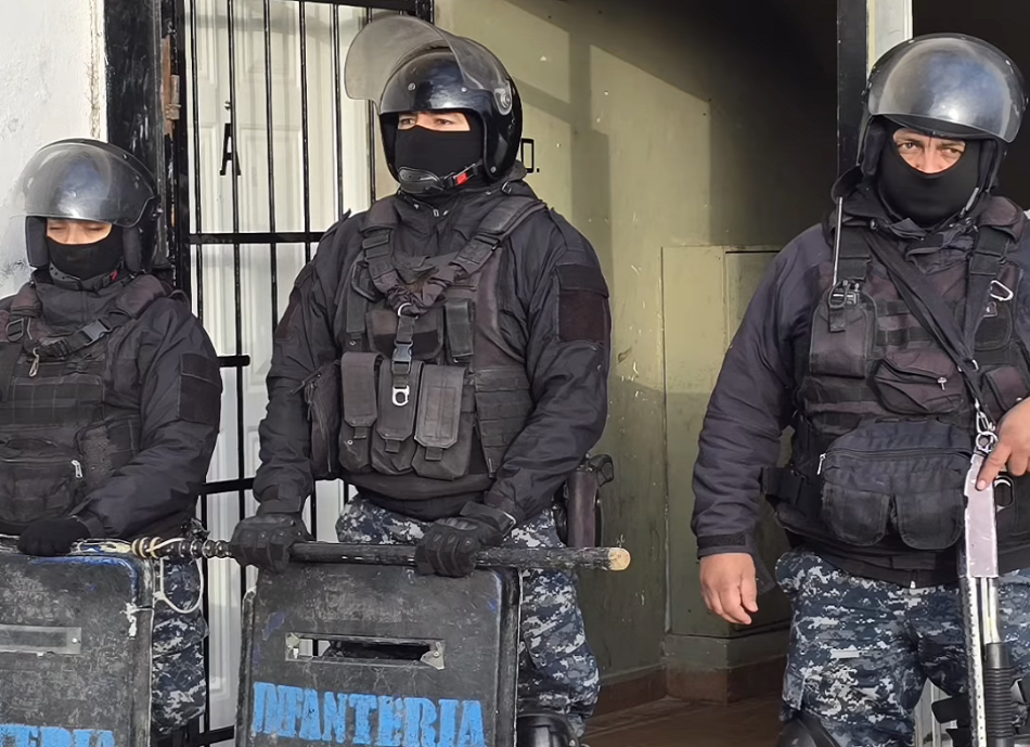 Policía realizó cuatro allanamientos para identificar a presuntos ladrones