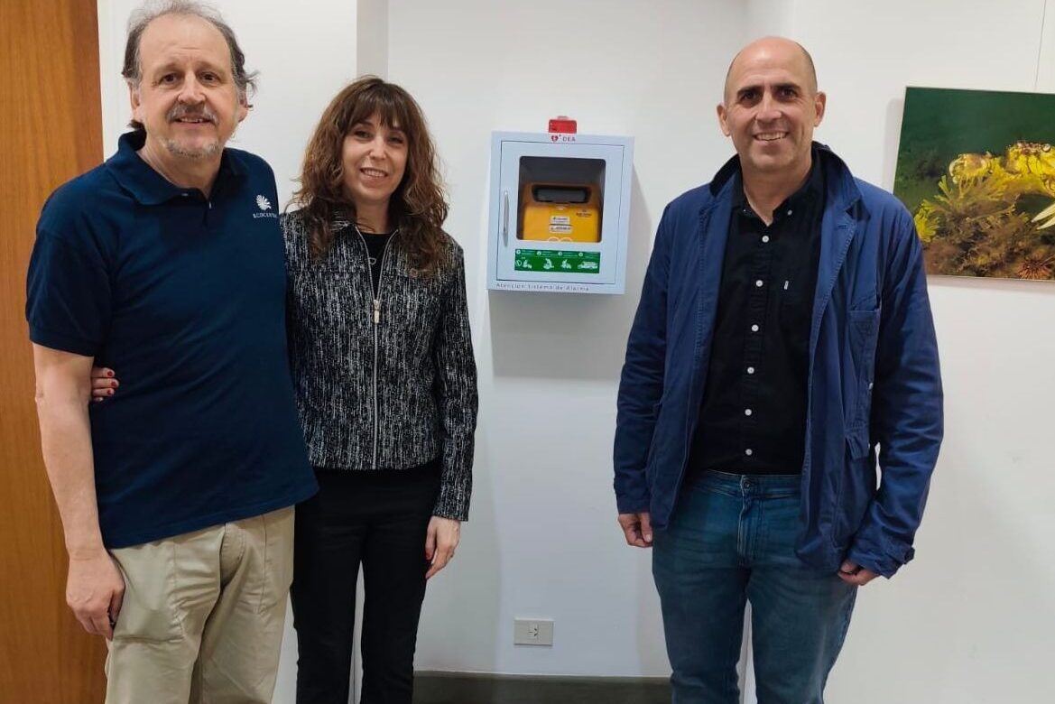 El Ecocentro Puerto Madryn incorpora un desfibrilador gracias al aporte de Aluar
