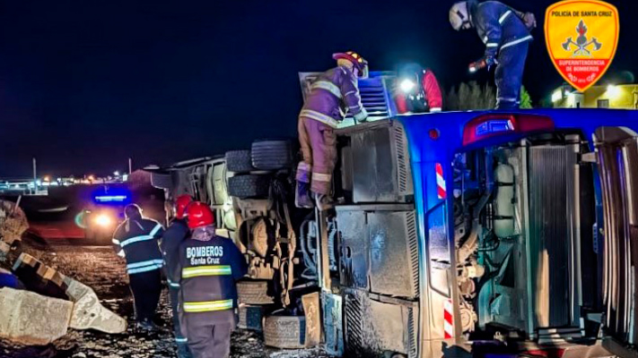 Volcó en Caleta Olivia un colectivo con pasajeros de Comodoro y Trelew
