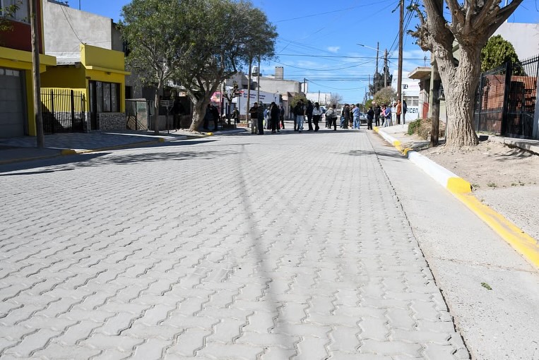 Puerto Madryn avanza a gran ritmo con el adoquinado de calles