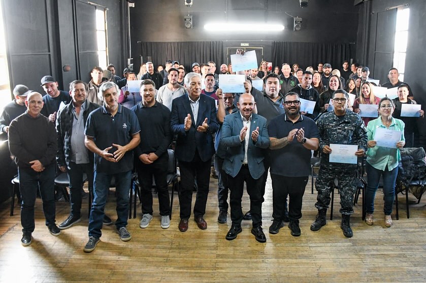 Sastre encabezó la entrega de certificados de la capacitación en manejo de autoelevadores