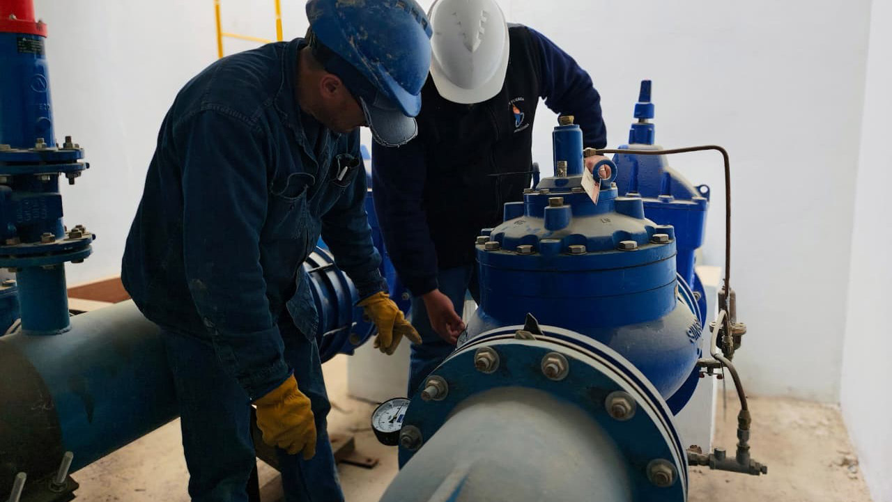 Puerto Madryn: Reparan rotura y se retrasa la normalización del servicio de agua