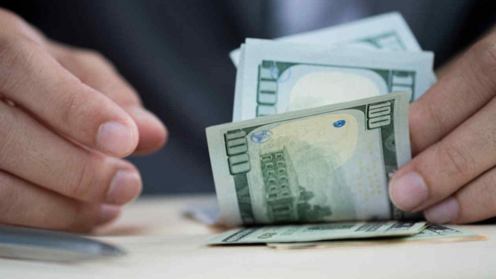 El dólar oficial cerró por encima de los $1.400