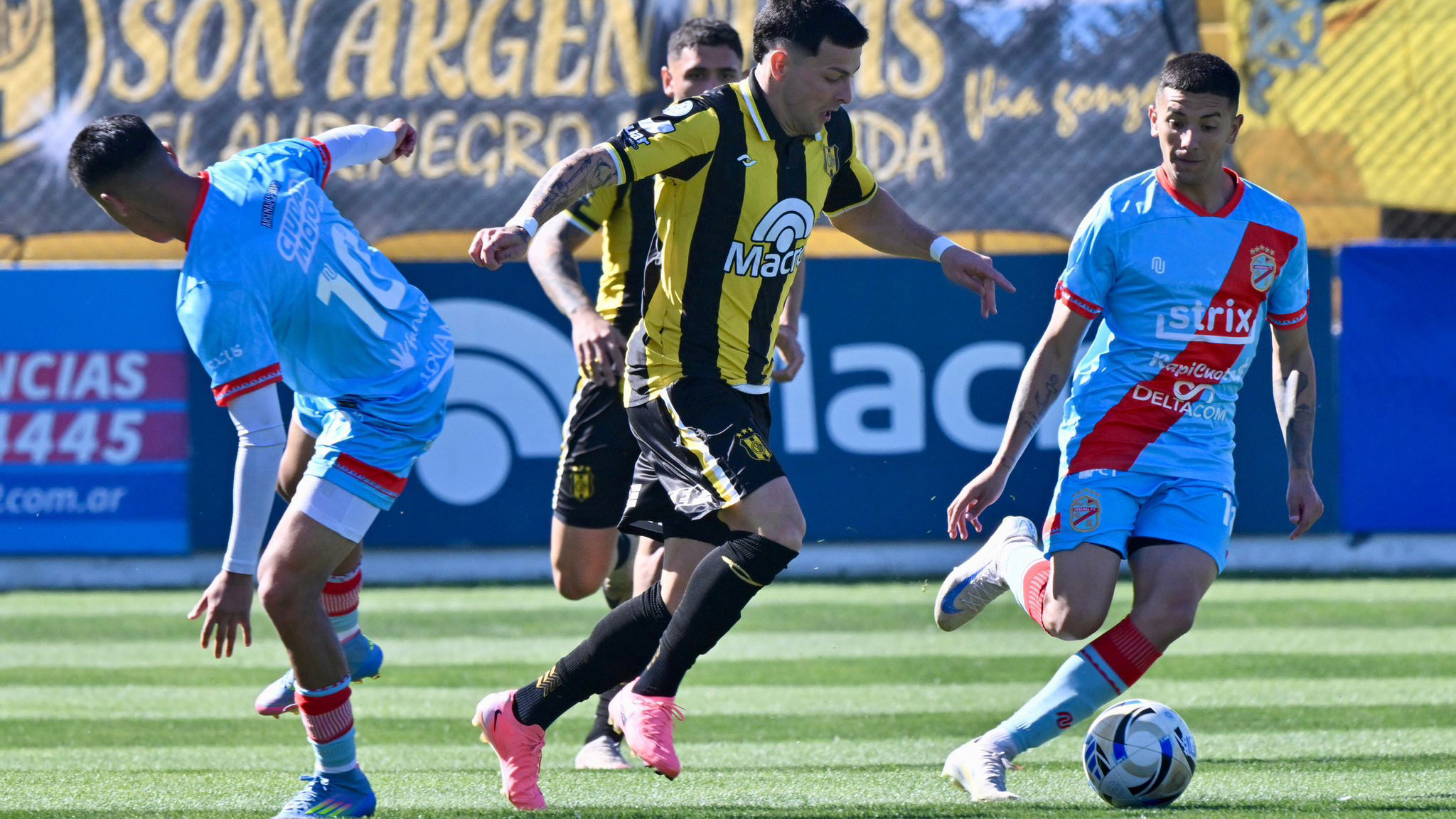 Deportivo Madryn ganó ante Arsenal y está en la final por el ascenso