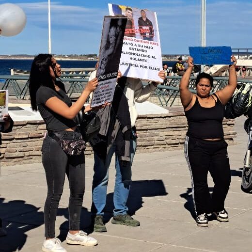 Familiares y vecinos marcharon por justicia tras la muerte del bebé Elías en Puerto Madryn