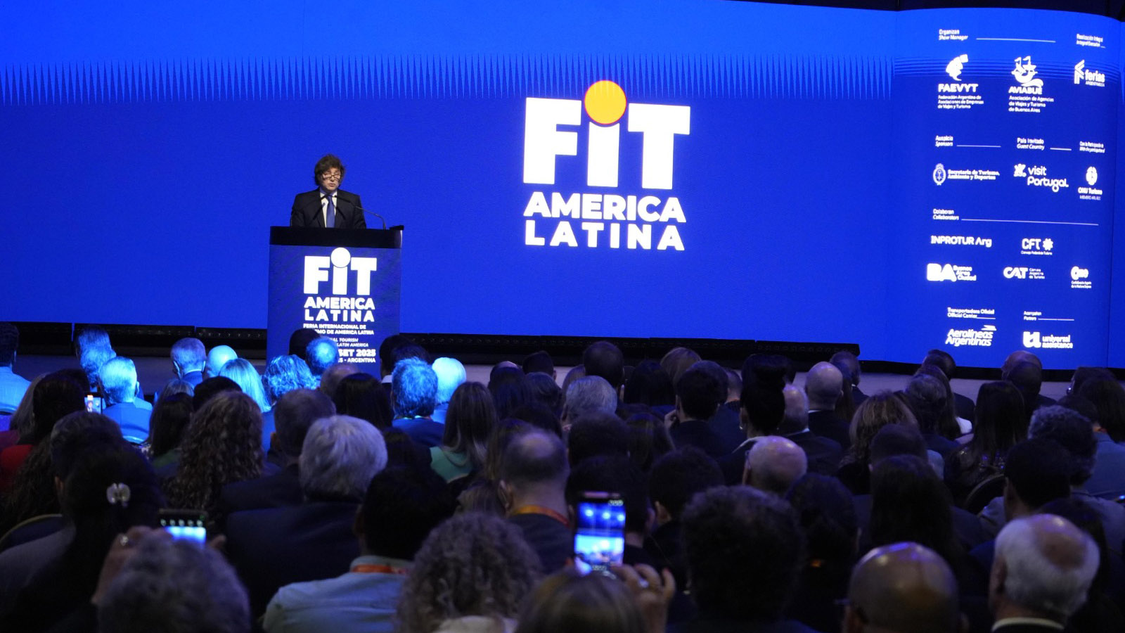 Milei inauguró la Feria Internacional de Turismo y pidió apoyo de cara octubre