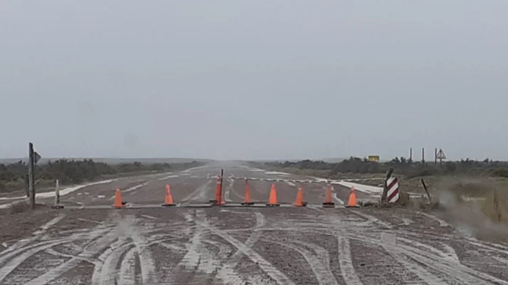Cierran los caminos internos de Península Valdés por barro tras las intensas lluvias