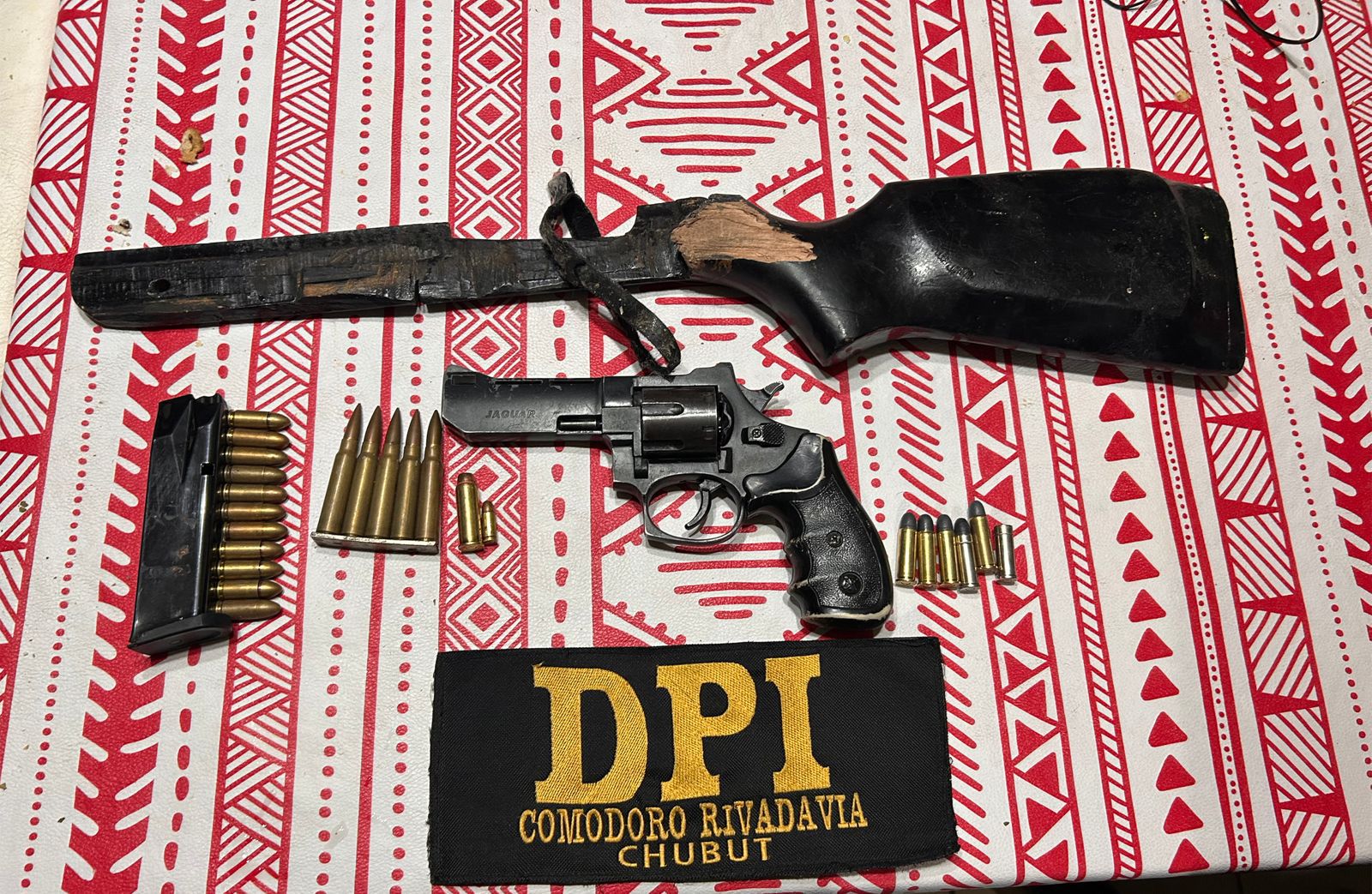 Impactante operativo en Comodoro Rivadavia: secuestran armas, droga y más de 1.500 municiones