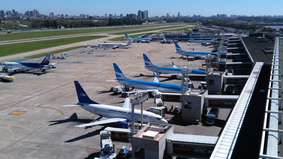 Medio centenar de vuelos de Aerolíneas Argentinas afectados por Asamblea de Pilotos