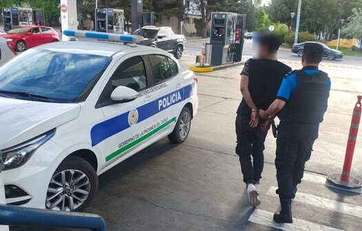 Detuvieron a un hombre con pedido de captura vigente en una estación de servicio de Comodoro Rivadavia