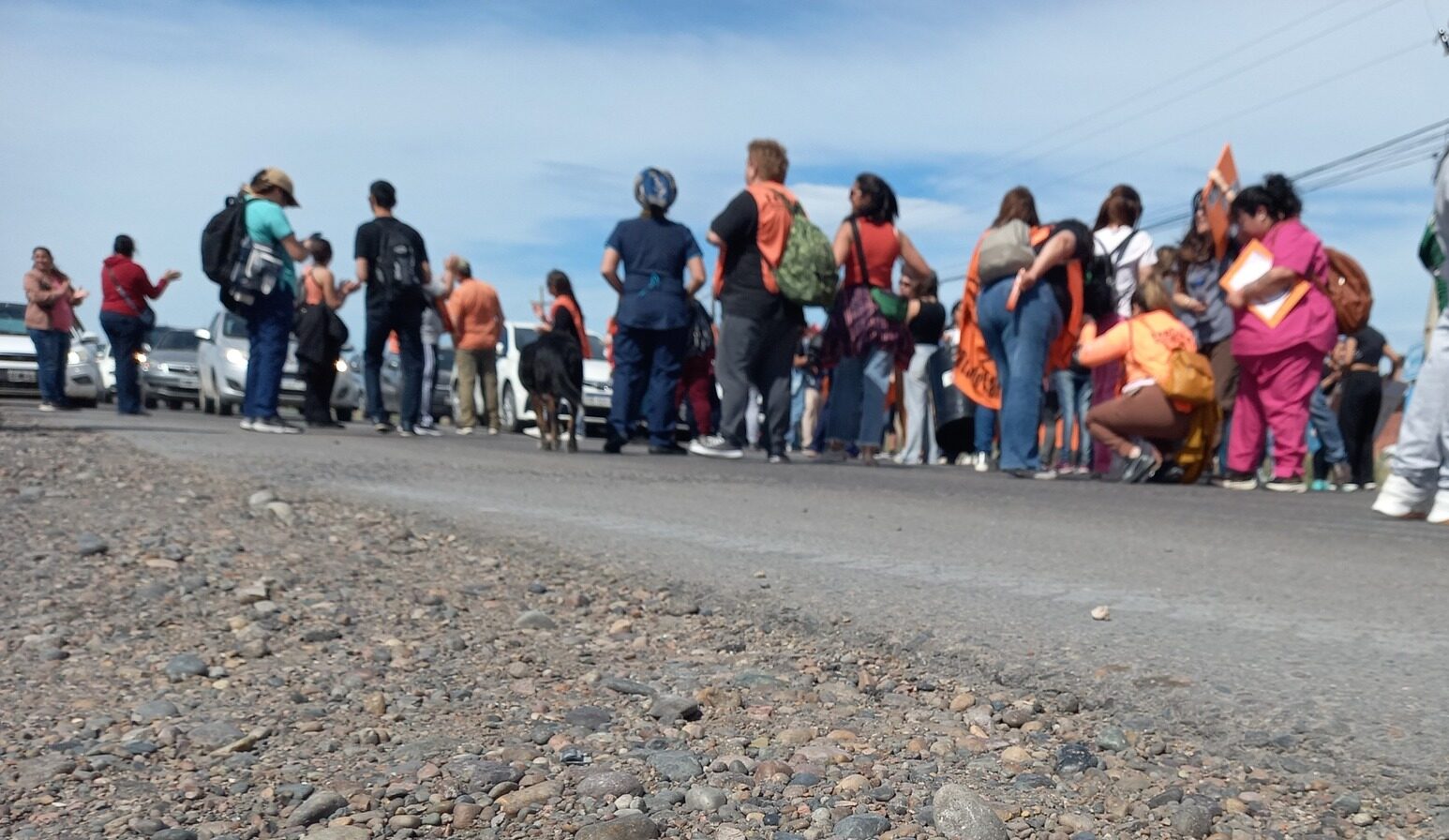Trabajadores de Salud cortan la Ruta 7 en Rawson por reclamo salarial