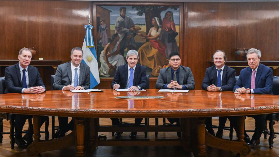 Vidal firmó con Nación la quita de retenciones al petróleo convencional