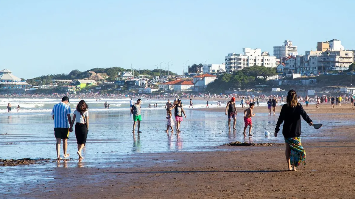 Los fines de semana largos siguen salvando al turismo