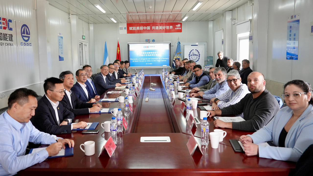 Vidal reunió a municipios y empresas chinas para reactivar proyecto hidroeléctrico