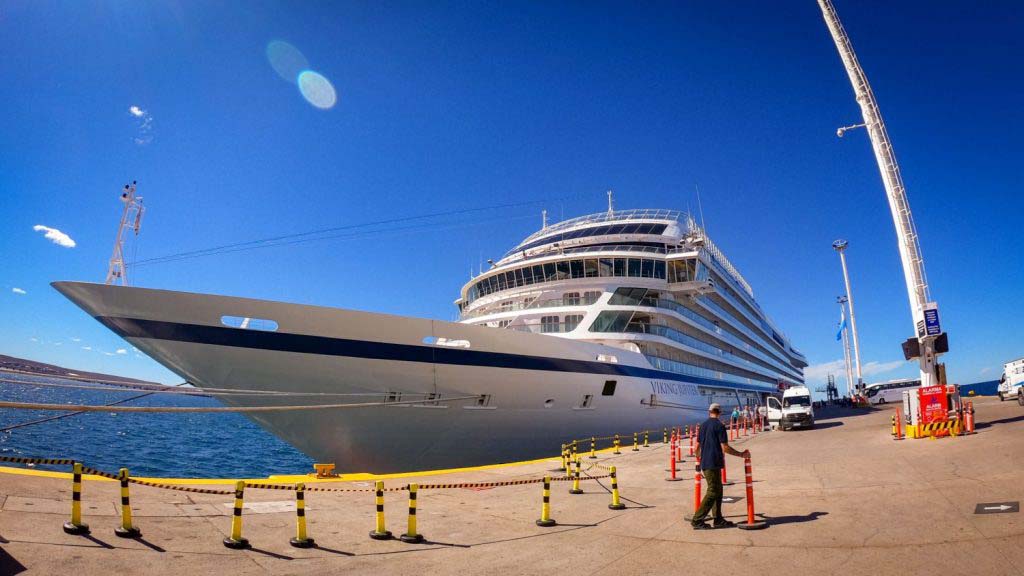 El Viking Jupiter arribó este domingo a Puerto Madryn