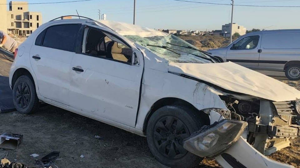 Dos lesionados en un vuelco sobre Ruta 1