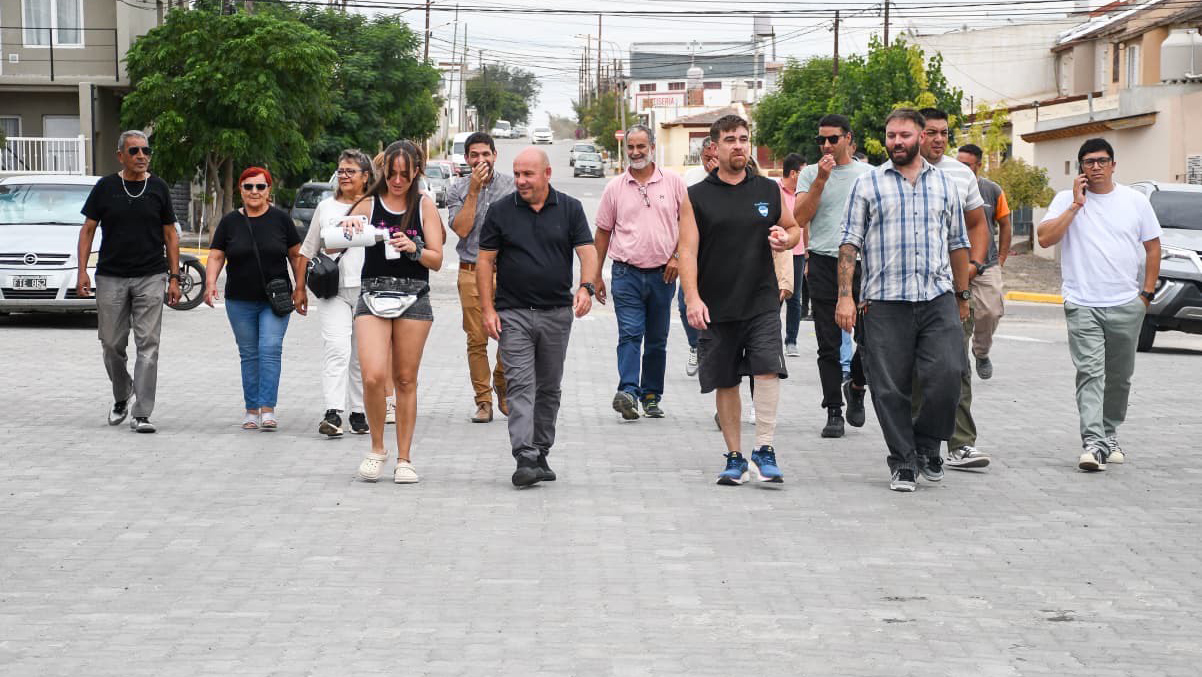 Sastre: «El plan mixto de adoquinado sigue avanzando en los barrios de Puerto Madryn»