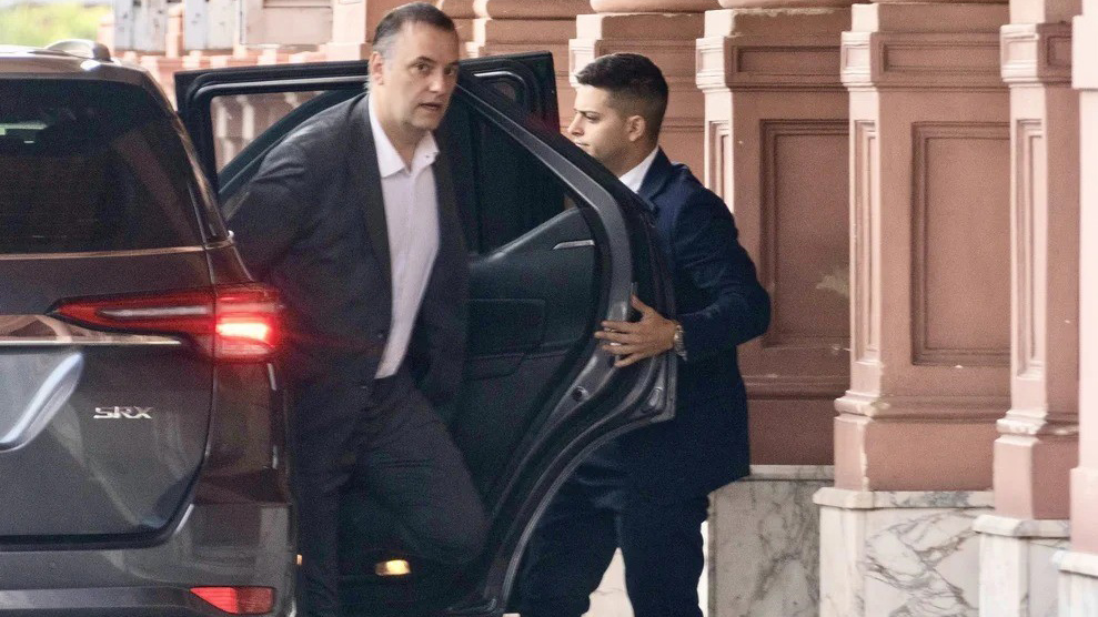 El temario de extraordinarias en la agenda de la mesa política