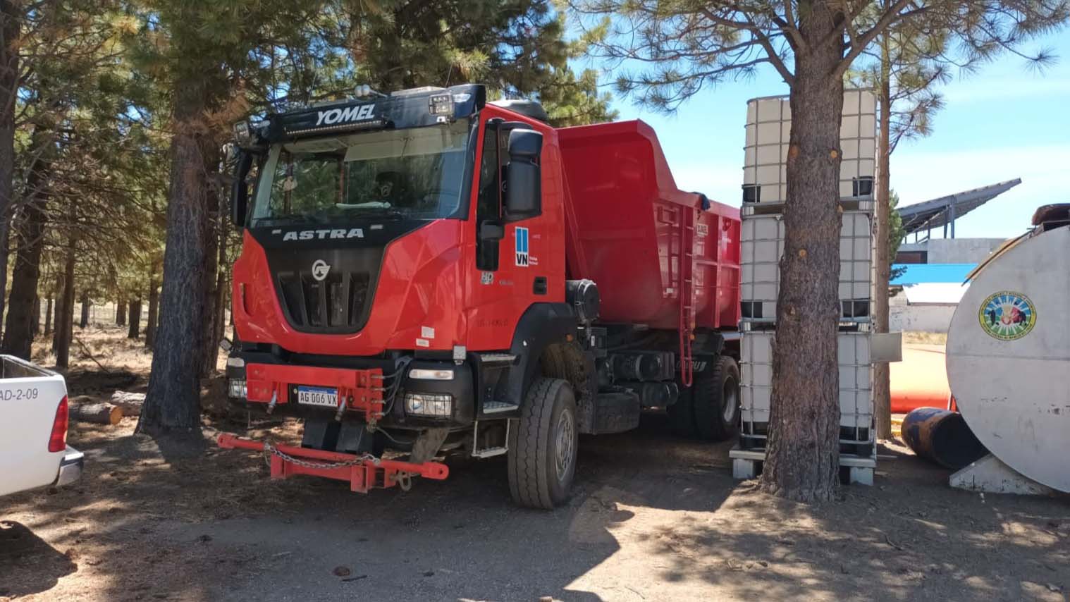 Vialidad Nacional suma camiones para abastecer aviones hidrantes en los incendios