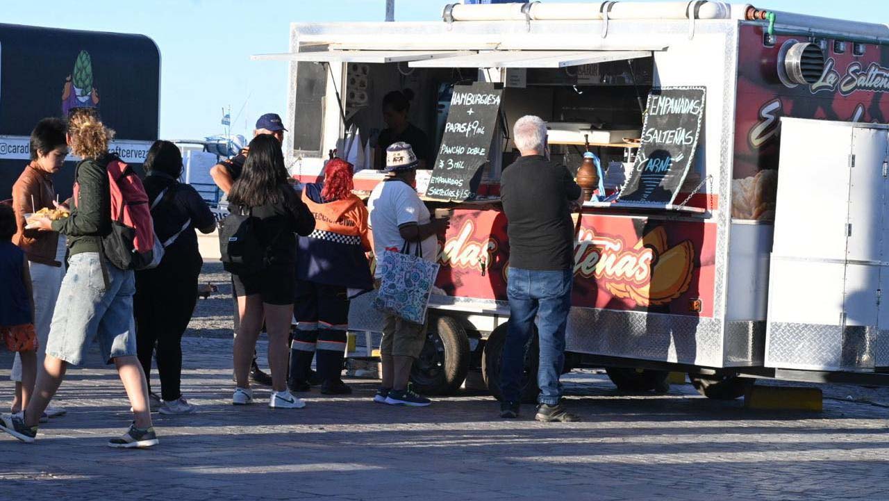 Convocatoria a vehículos gastronómicos para el primer show gratuito del verano