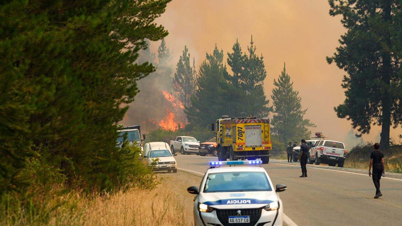 Las altas temperaturas complican el combate del fuego en Puerto Patriada