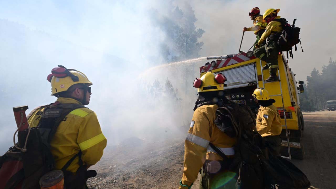 Más de 300 personas en el operativo para combatir el fuego en Puerto Patriada