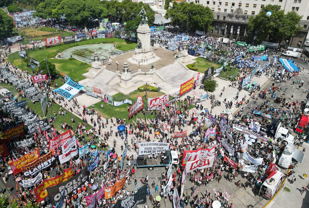 Sigue el debate en el Senado a pesar de los incidentes