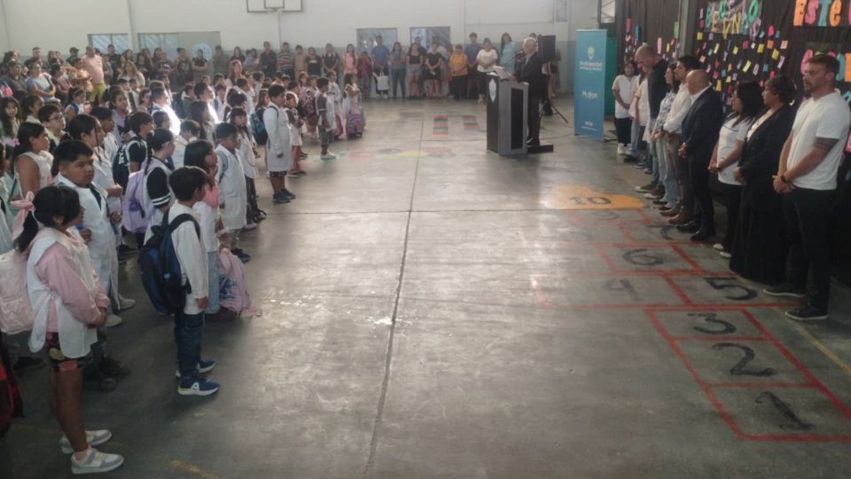 Sastre inauguró el ciclo lectivo en la Escuela Municipal N° 3 de Puerto Madryn