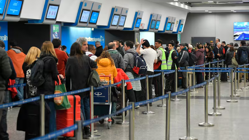 Levantaron el paro del lunes 9 y habrá vuelos normalmente