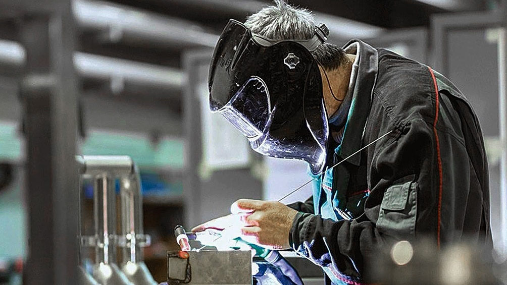 La UIA pide medidas para reactivar la industria