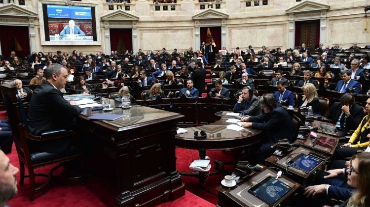 Adorni desafió a la oposición: «No voy a renunciar»