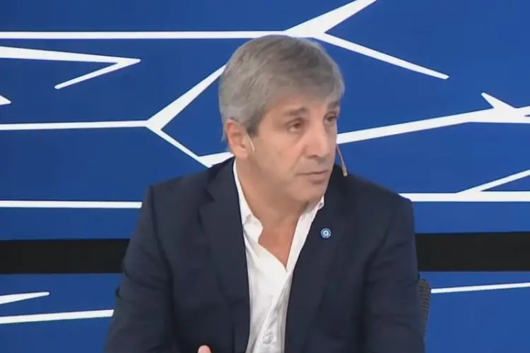 Caputo sale a buscar pesos para refinanciar vencimientos por $11,5 billones
