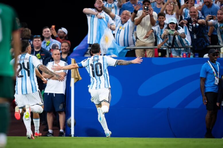 Argentina ganó ante Argelia en su debut en el Mundial