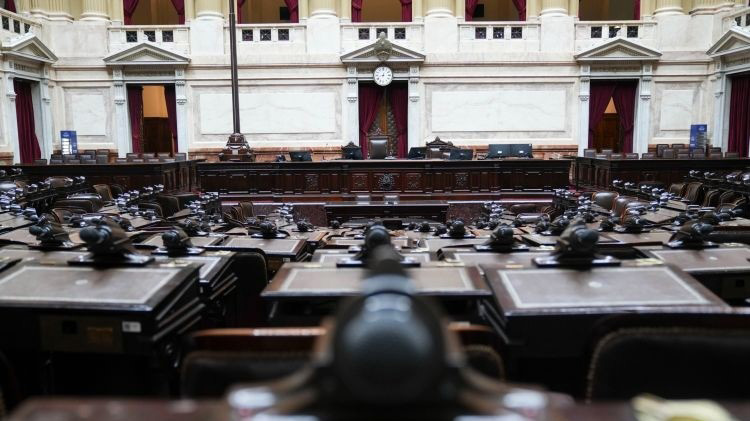 Diputados sesionará este martes por el caso Adorni