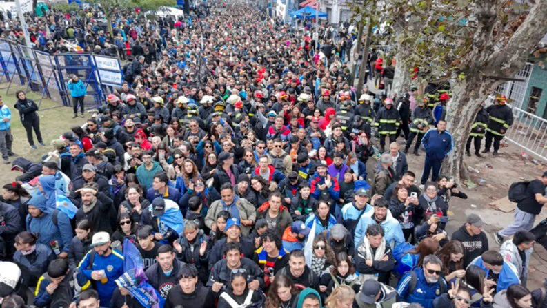 Una multitud brinda su último adiós al Indio Solari