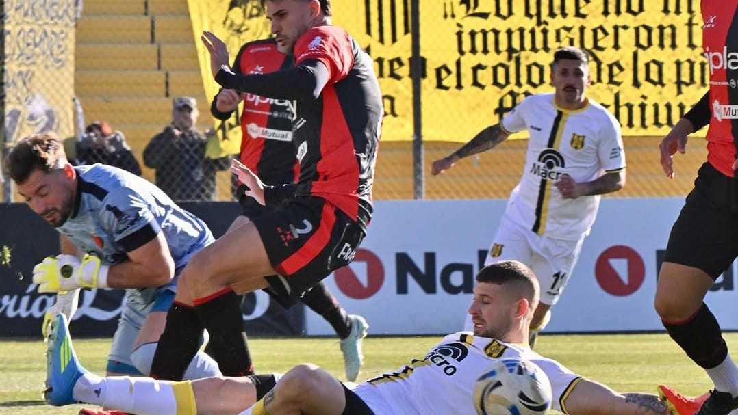 Deportivo Madryn cayó por 2-1 ante Colón