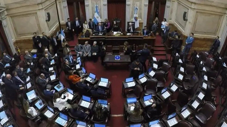 Senadores cobrarán casi $12 millones