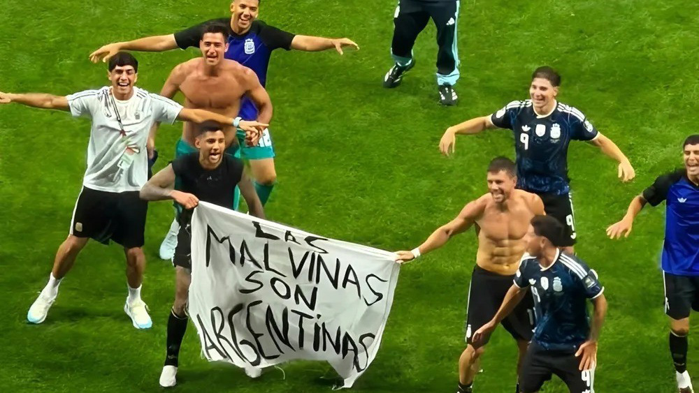La FIFA sancionó a la Argentina por la bandera de Malvinas
