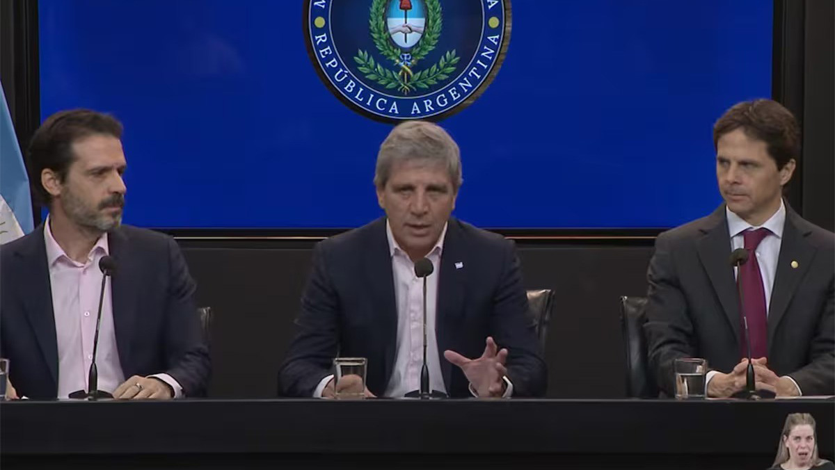 Luis Caputo lanzó un plan para fomentar los créditos hipotecarios