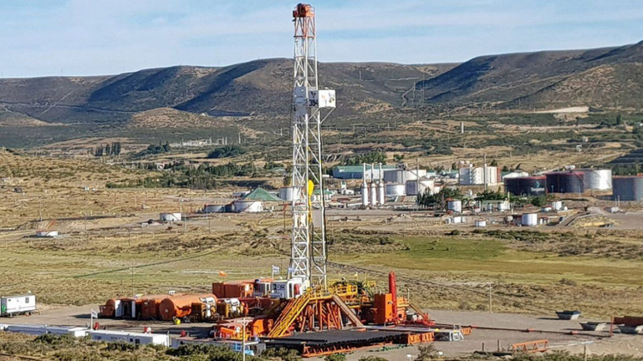 Un trabajador resultó herido al explotar una válvula de petróleo